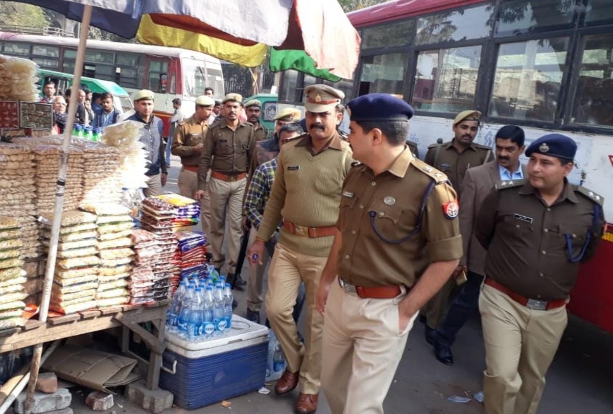 ssp kalanidhi naithani inspected kaiserbagh bus stand of lucknow