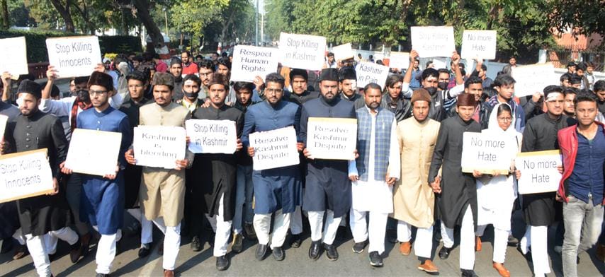 Conflict march in AMU in support of killed stonebirds