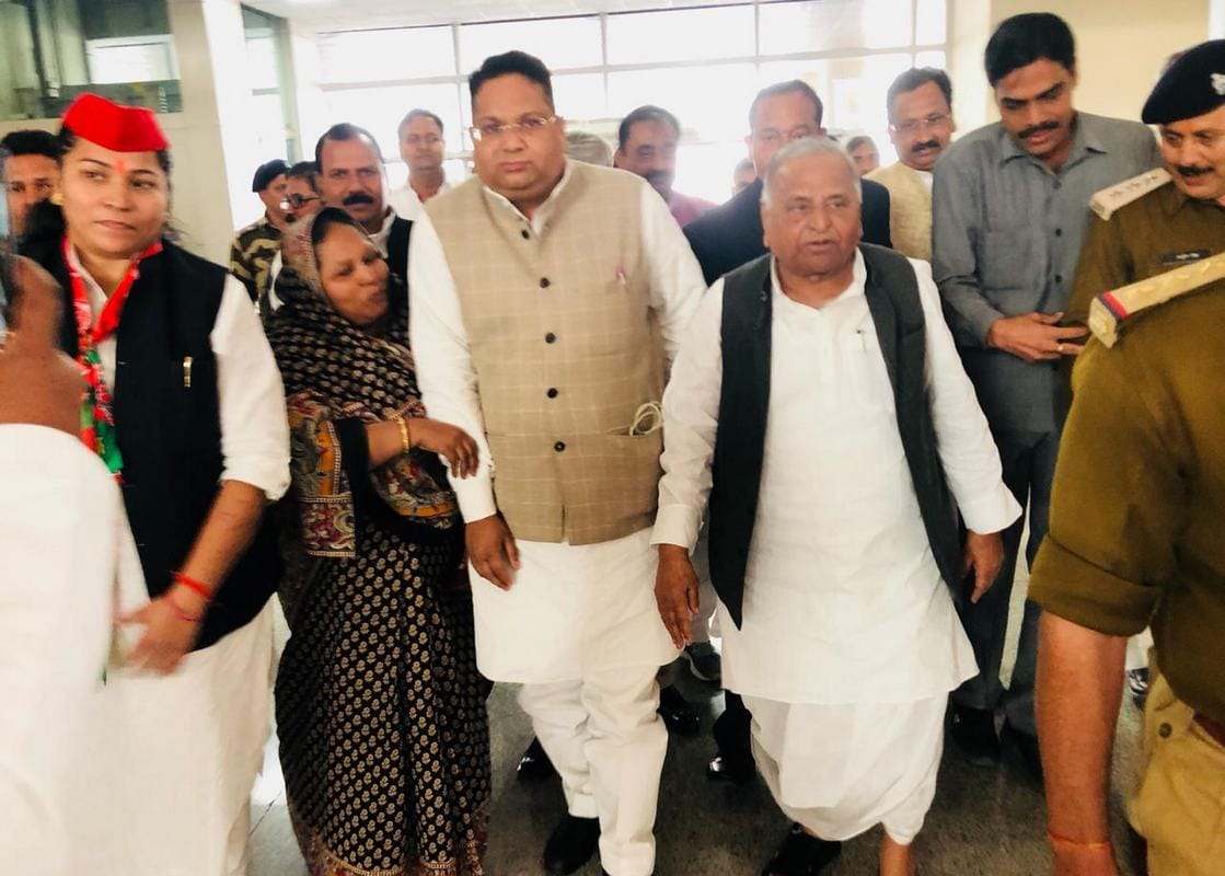 former chief minister mulayam singh yadav arrived varanasi