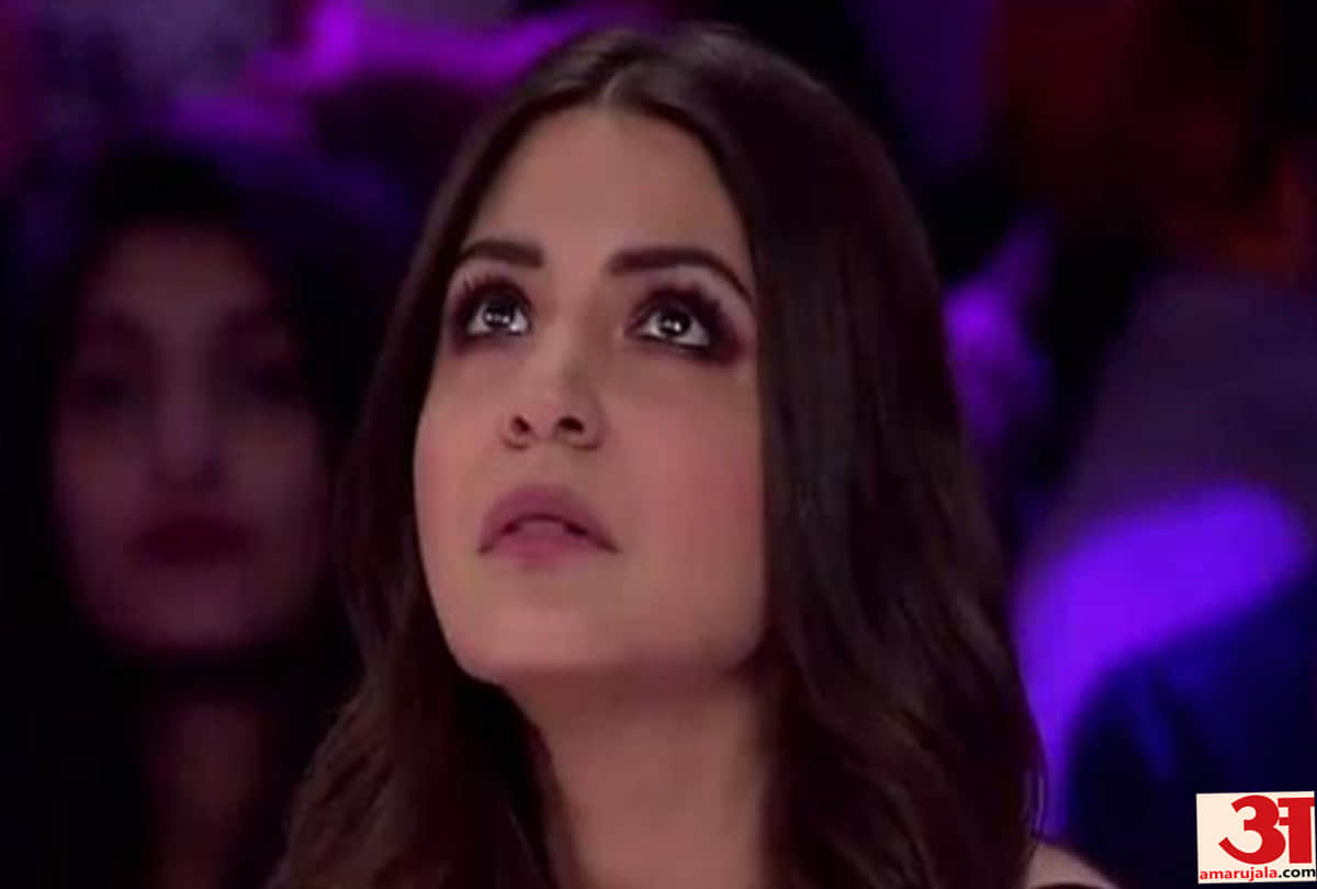 Katrina and Anushka look stunned at the set of India's Got Talent, see video