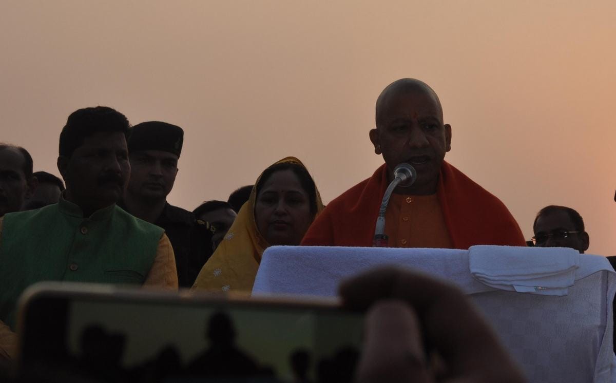Yogi adityanath gave instruction purvanchal expressway completed in 24 months