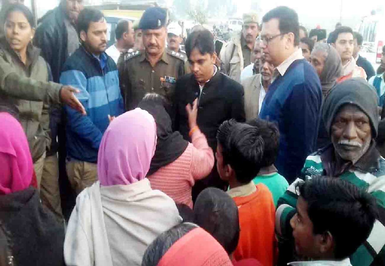 farmer protested in Land acquisition case UPSIDC Transganga City