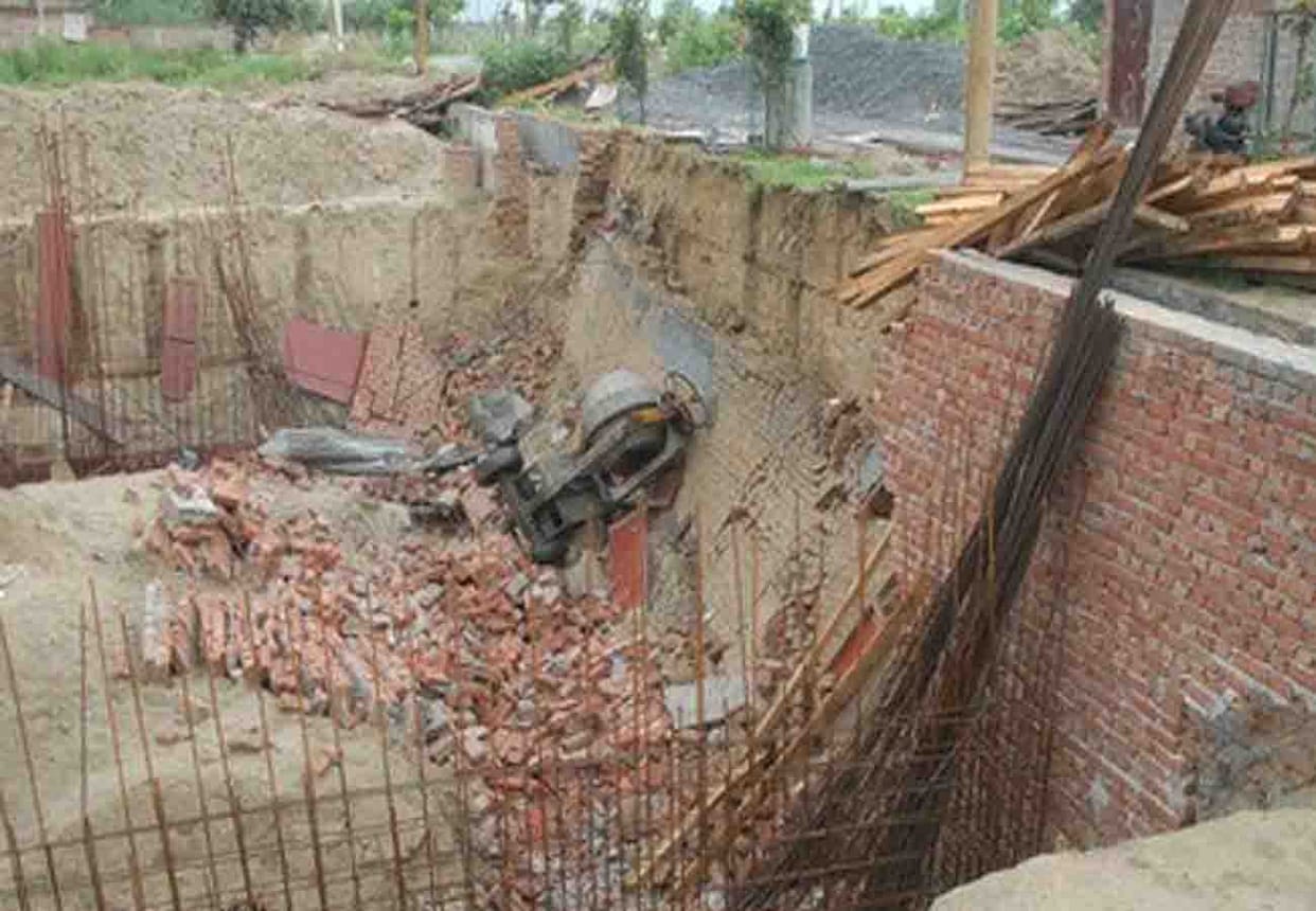 Wall collapse in kanpur, one people died