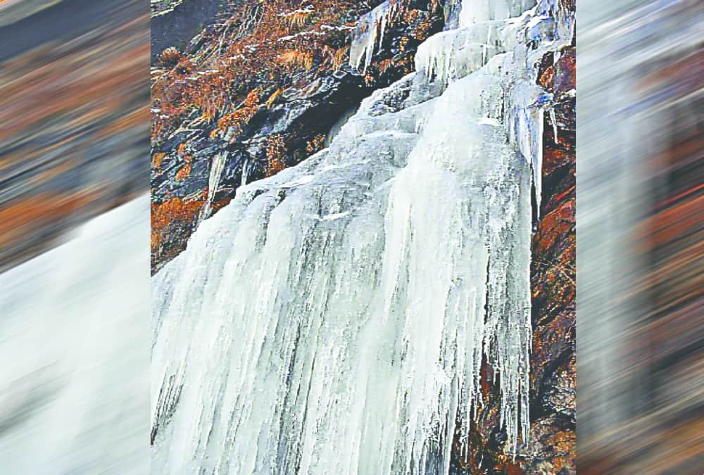 Bitter Cold weather freeze waterfall and river in uttarakhand photo 