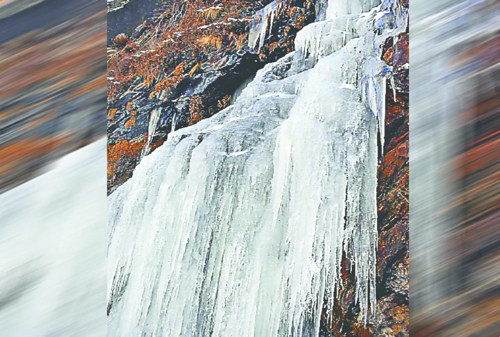 Bitter Cold weather freeze waterfall and river in uttarakhand photo 
