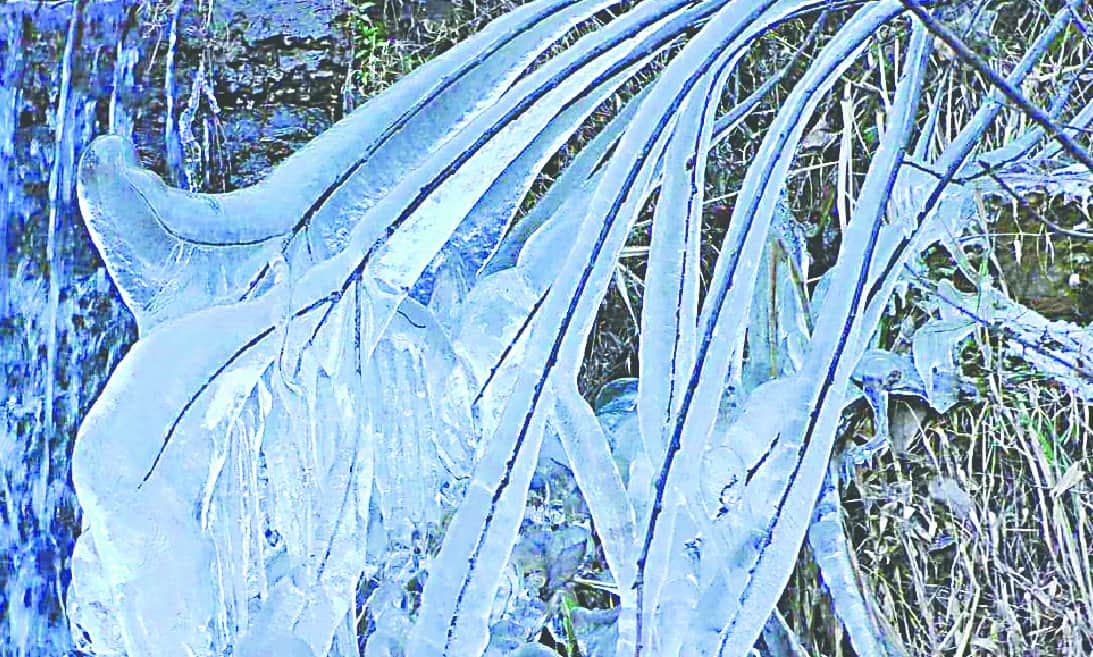 Bitter Cold weather freeze waterfall and river in uttarakhand photo 