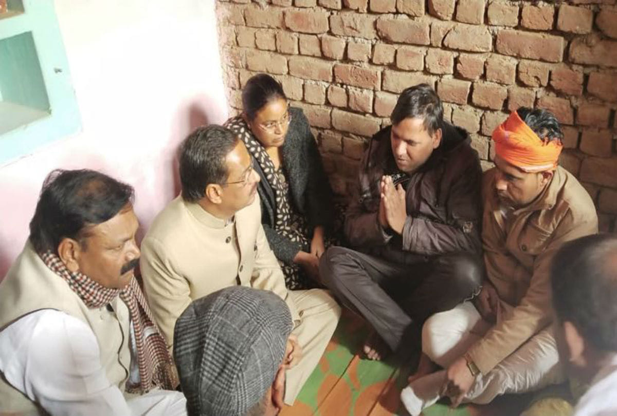 up deputy cm dinesh sharma meet victim family of sanjali in agra