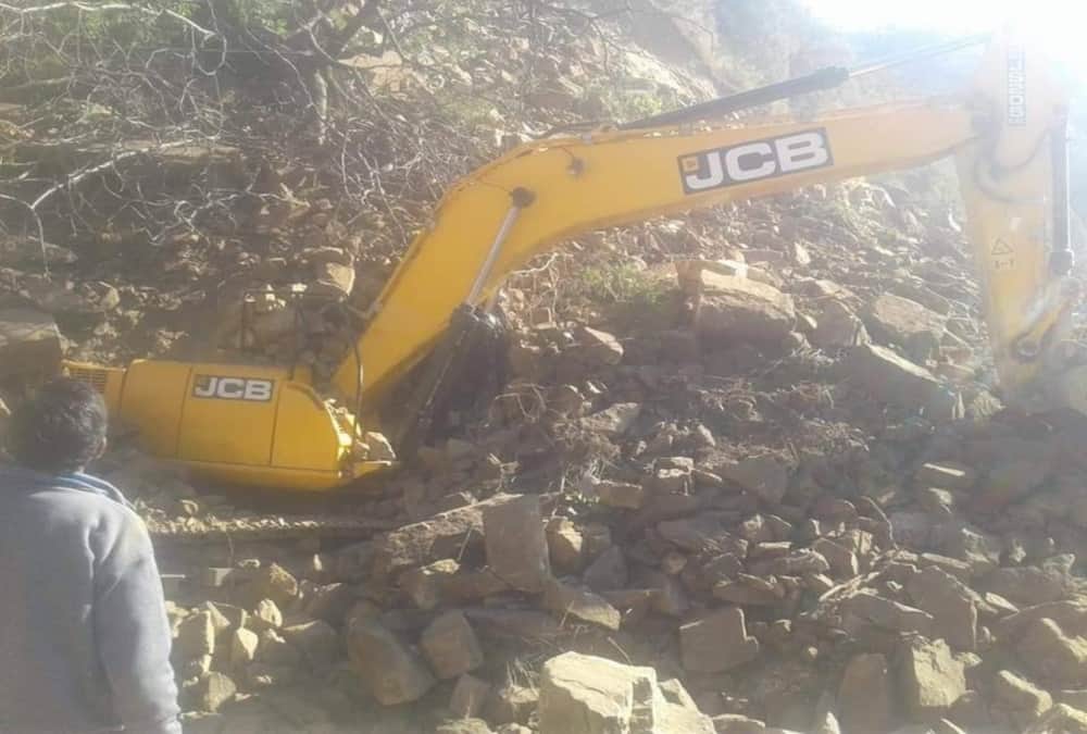 Seven Labour buried alive under debris rock collapse on kedarnath highway photos
