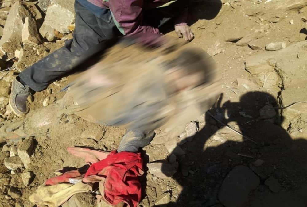 Scary photos of  Rock collapse on rudraprayag highway 7 labour Buried