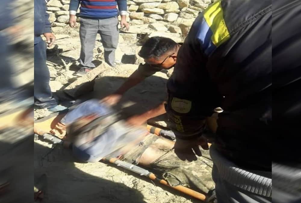 Scary photos of  Rock collapse on rudraprayag highway 7 labour Buried