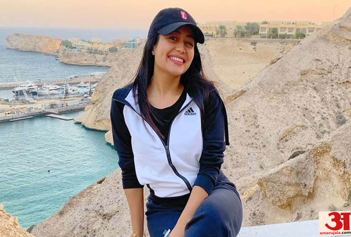 neha kakkar post her photos on instagram after her breakup