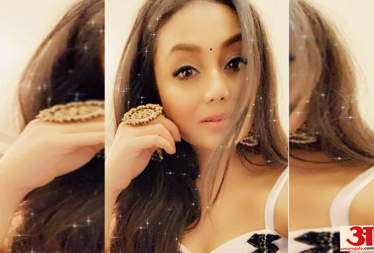 neha kakkar post her photos on instagram after her breakup