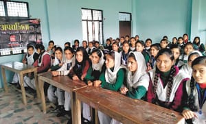 Discover the health of girl students, iron tablets distributed