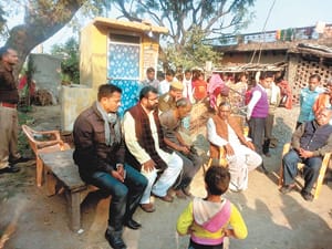 Mother and daughter burnt by fire in suspicious circumstances, child's death