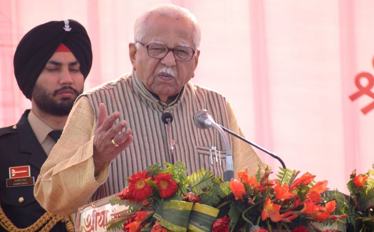 governor don't evaluate government's work but public does says ram naik