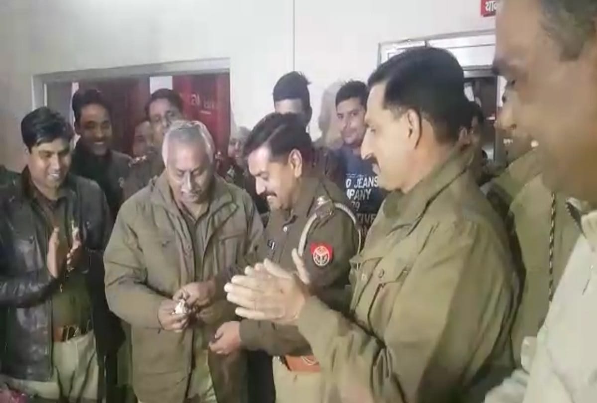 Meerut, Celebrated birthday of Sub Inspector in Police Station and started a unique initiative