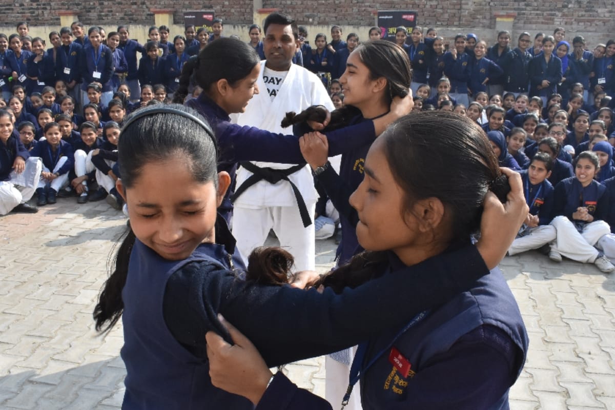 Meerut Daughters are now Aparajita this is how they will tackle eve teasing problems