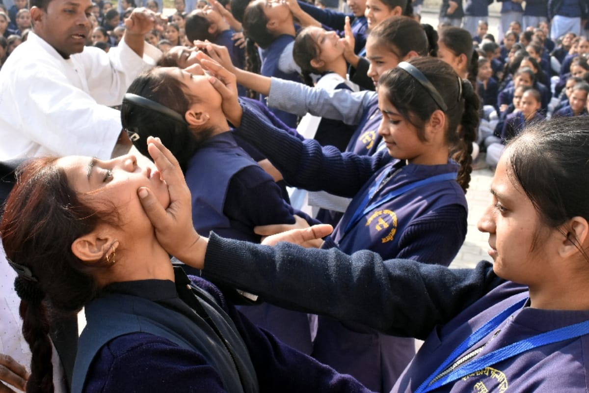 Meerut Daughters are now Aparajita this is how they will tackle eve teasing problems