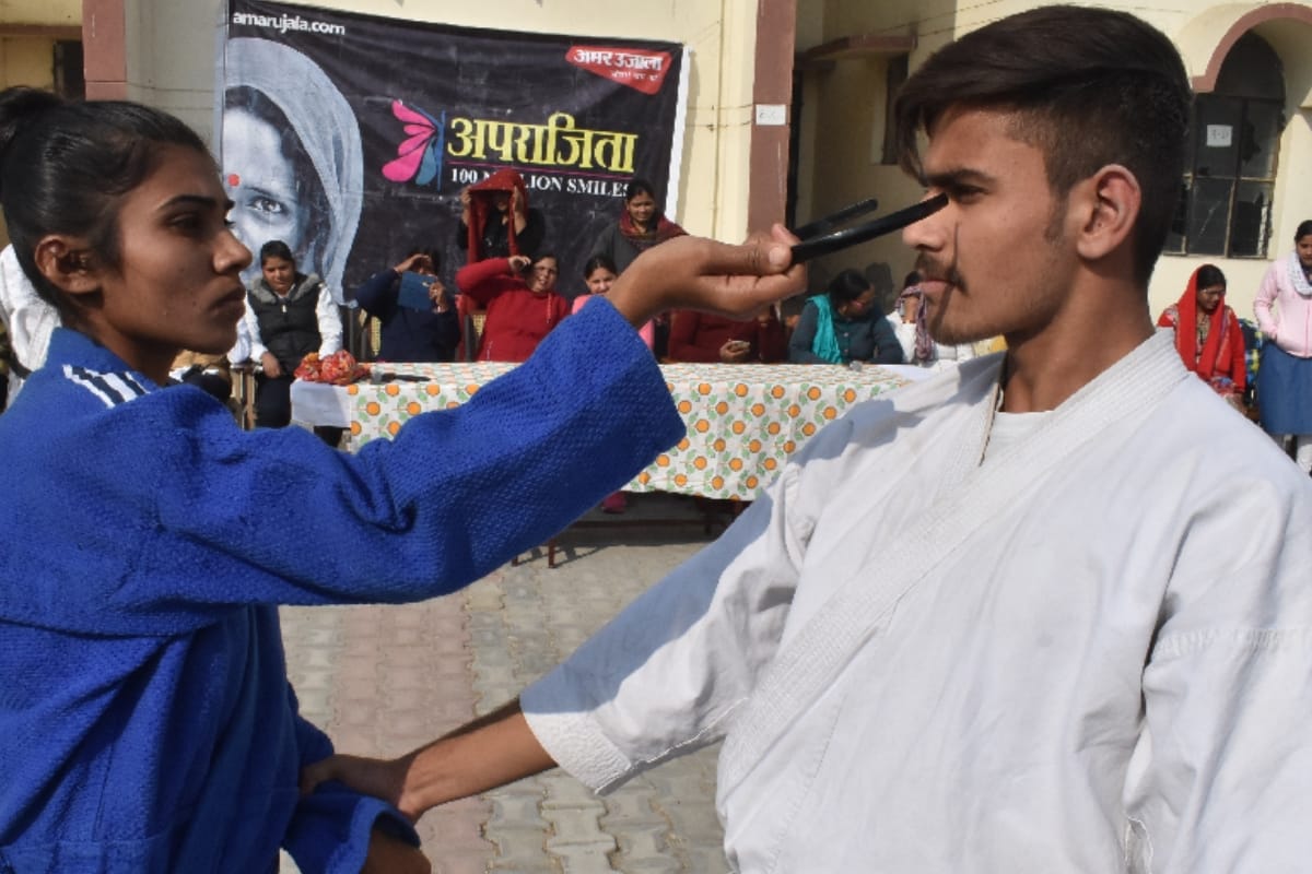 Meerut Daughters are now Aparajita this is how they will tackle eve teasing problems