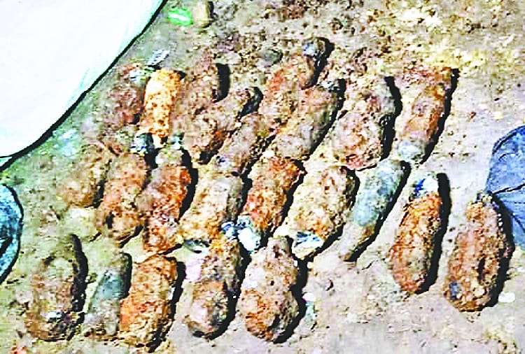 22 Things Like Bomb, Hand Grenade found in 200 Years Old Bawri in Pathankot