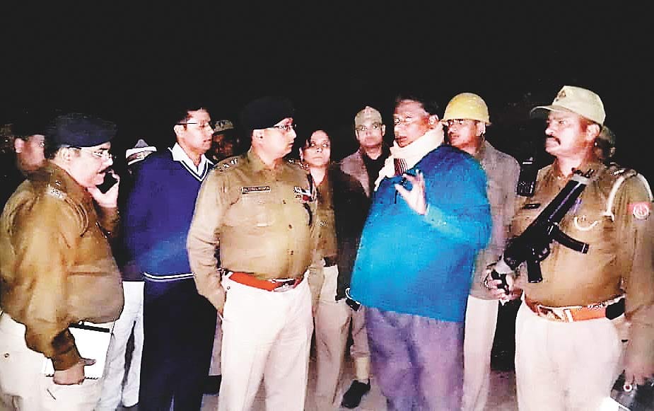 गोरखपुर में मकान के विवाद में पति-पत्नी की धारदार हथियार से हत्या