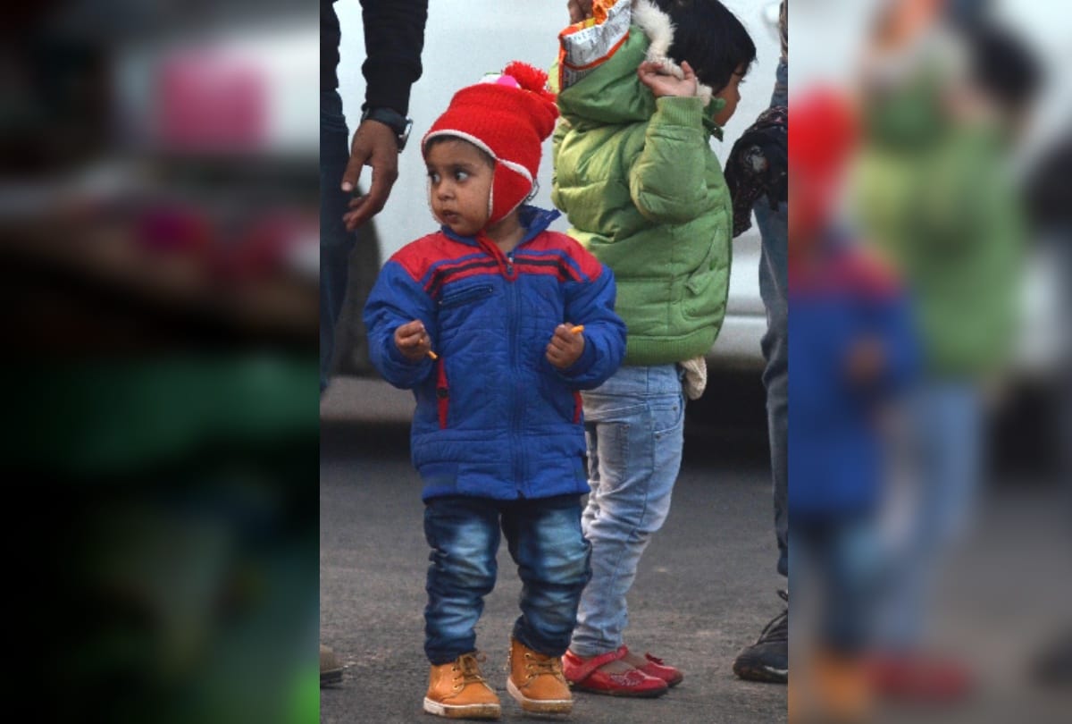 delhi ncr chills as mercury dips to 4 degree celcius, people in trouble all update