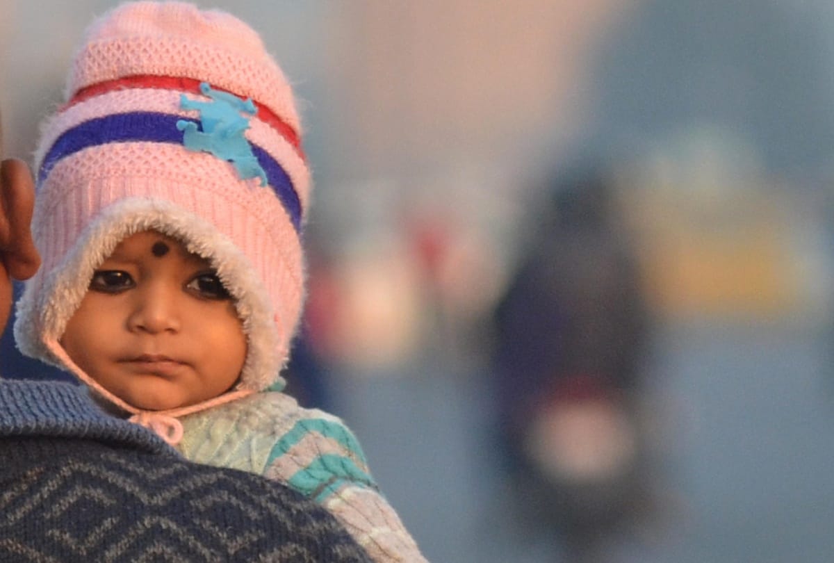delhi chills at 3 degree celcius on second last day of 2018, pollution also reaches severe condition