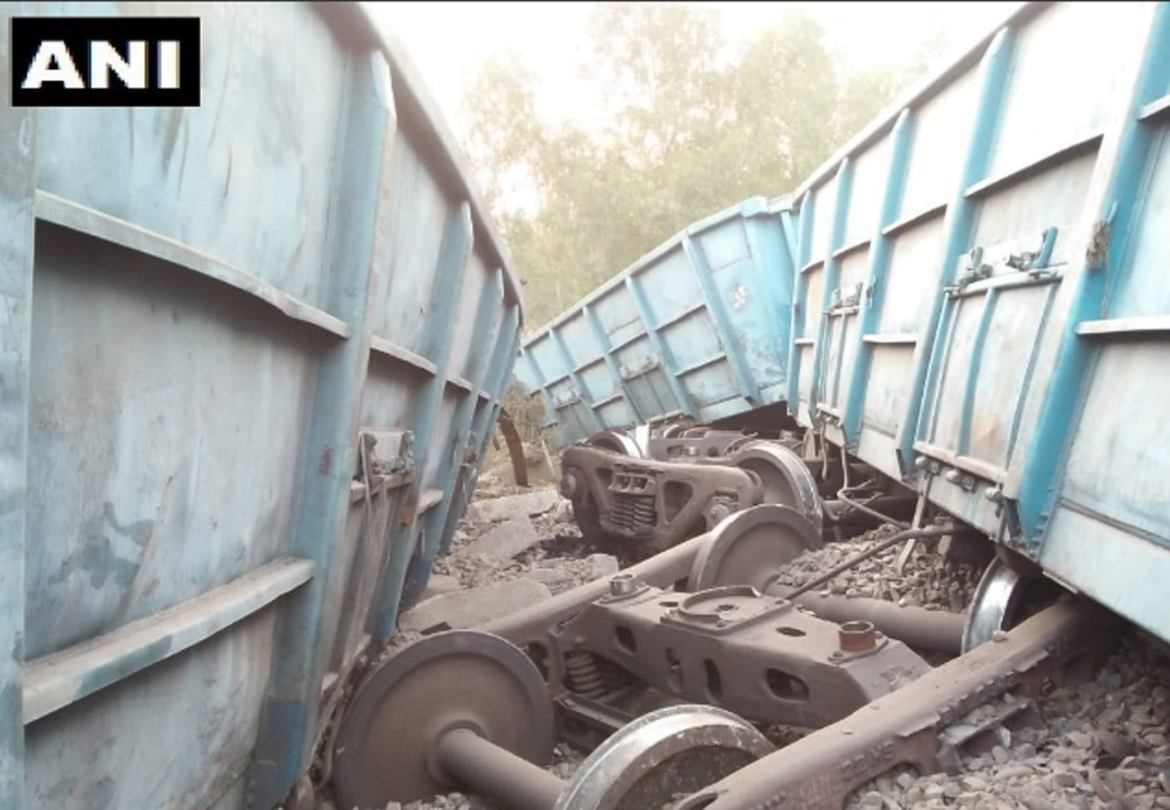 Fifty coaches derail in Hardoi
