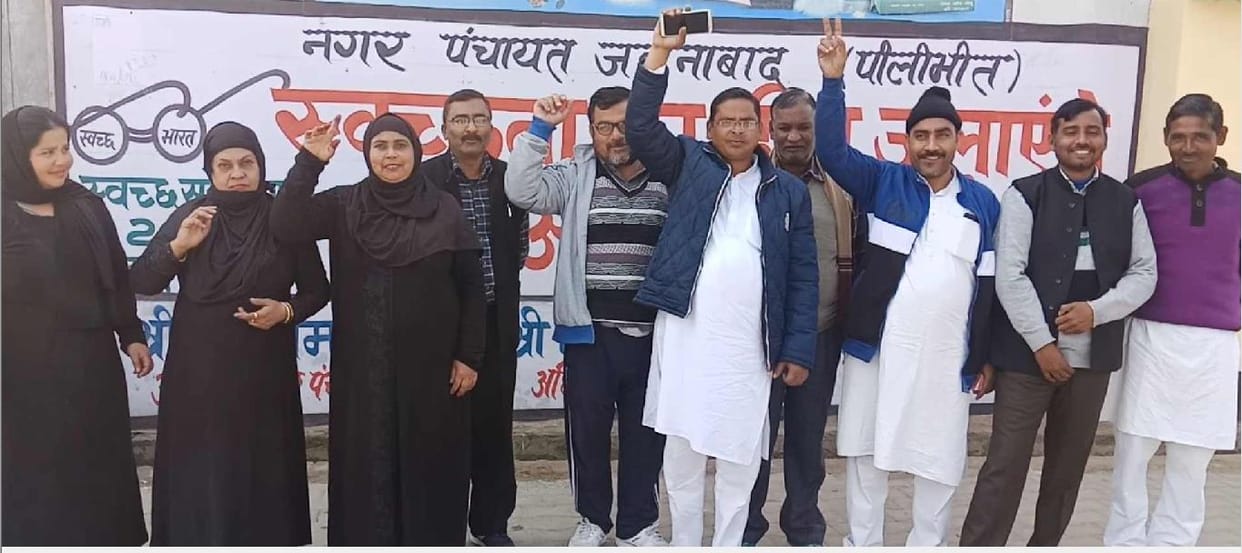 बोर्ड बैठक में आय व्यय का ब्यौरा न देने पर भड़के सदस्य, किया बहिष्कार