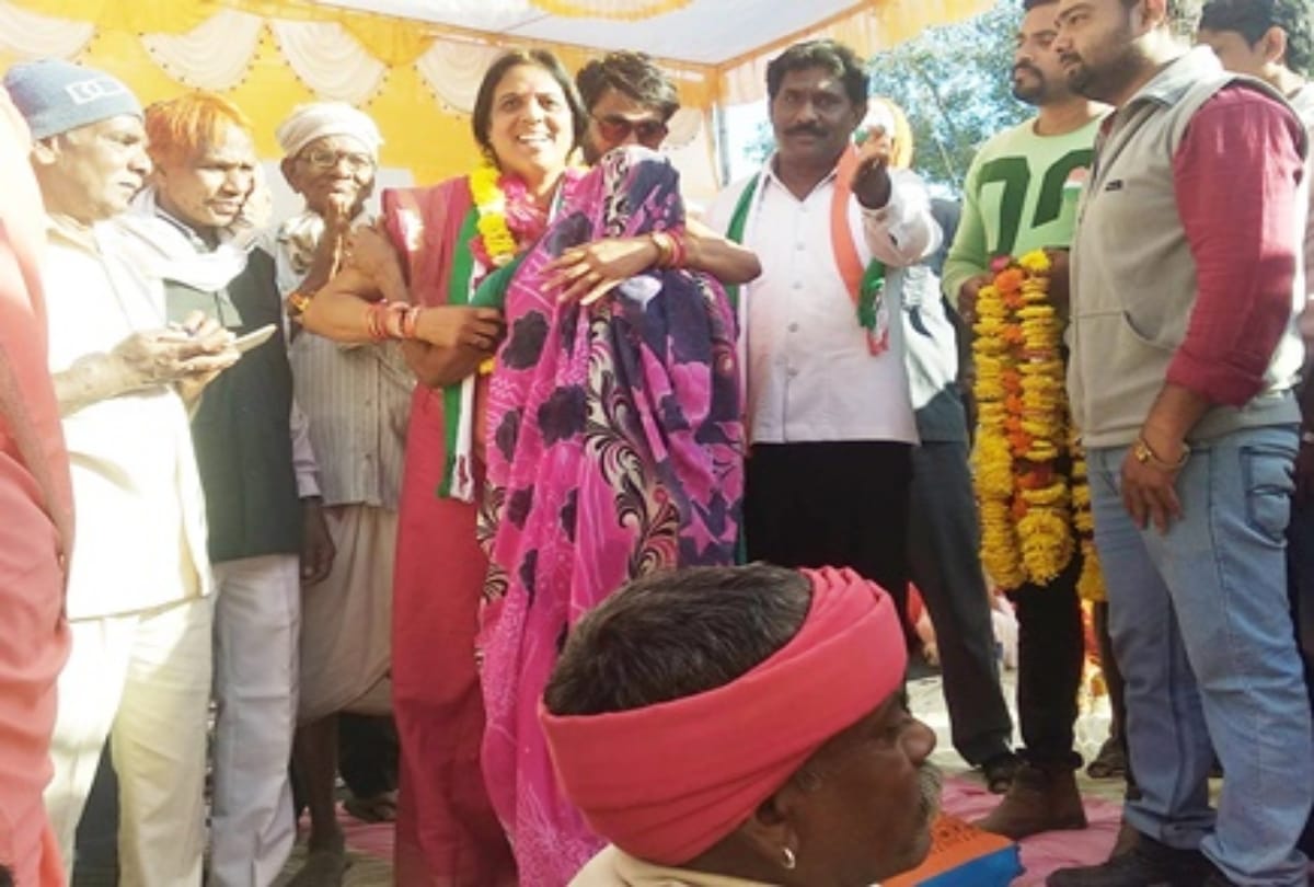 Madhya Pradesh: congress MLA Intimidated collector n officers, video viral