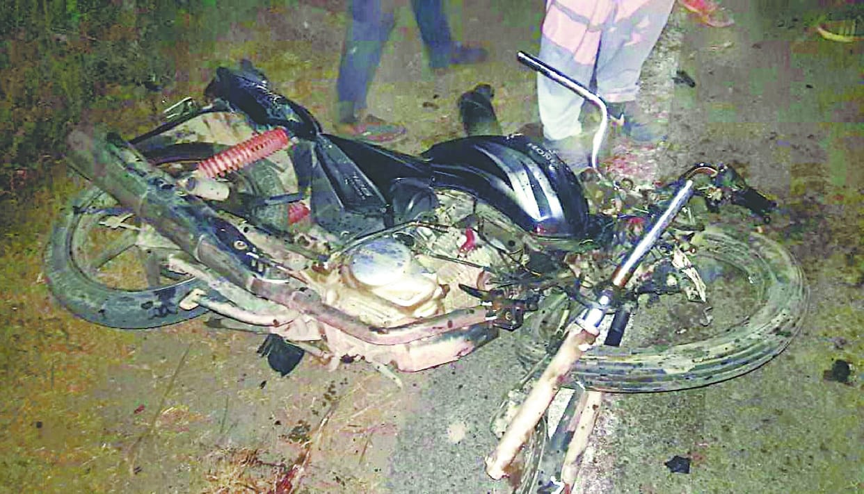 three people died in an road accident in kashipur 