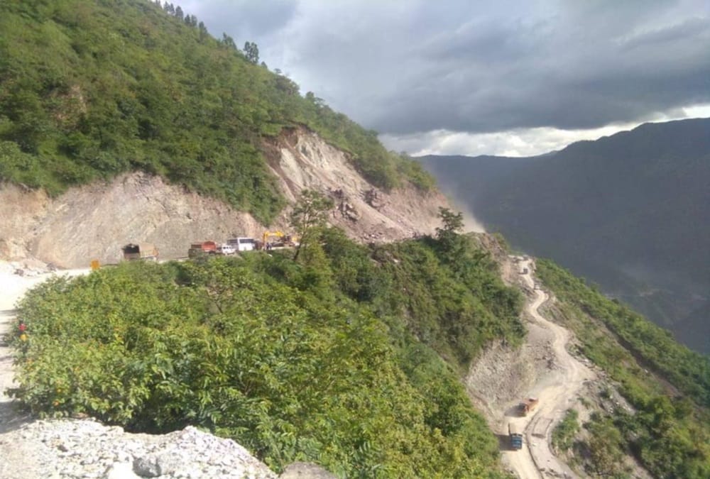 Landslide on Pithoragarh Ghat Highway vehicle stuck
