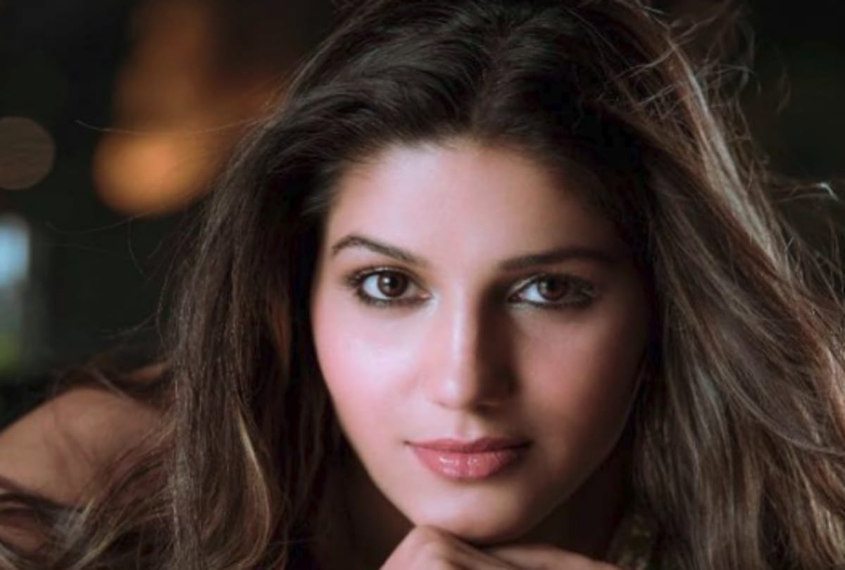 sapna choudhary cry on stage says sorry to audience and tell her grief