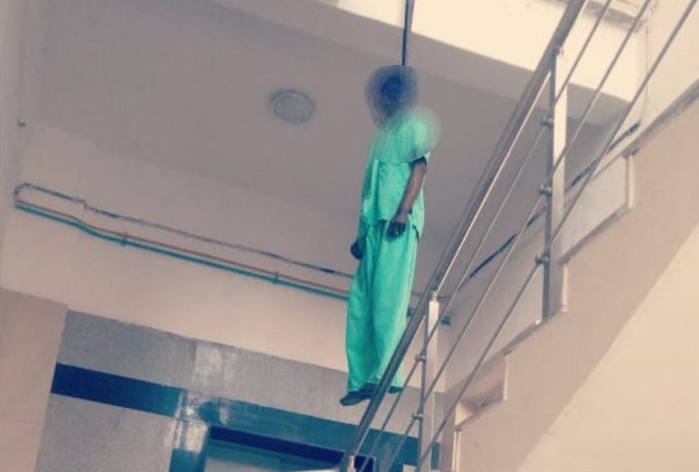 A patient commits suicide in sgpgi lucknow.