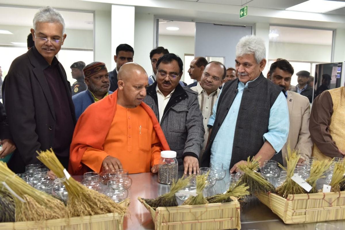 Yogi adityanath inspection in rice research center in varanasi