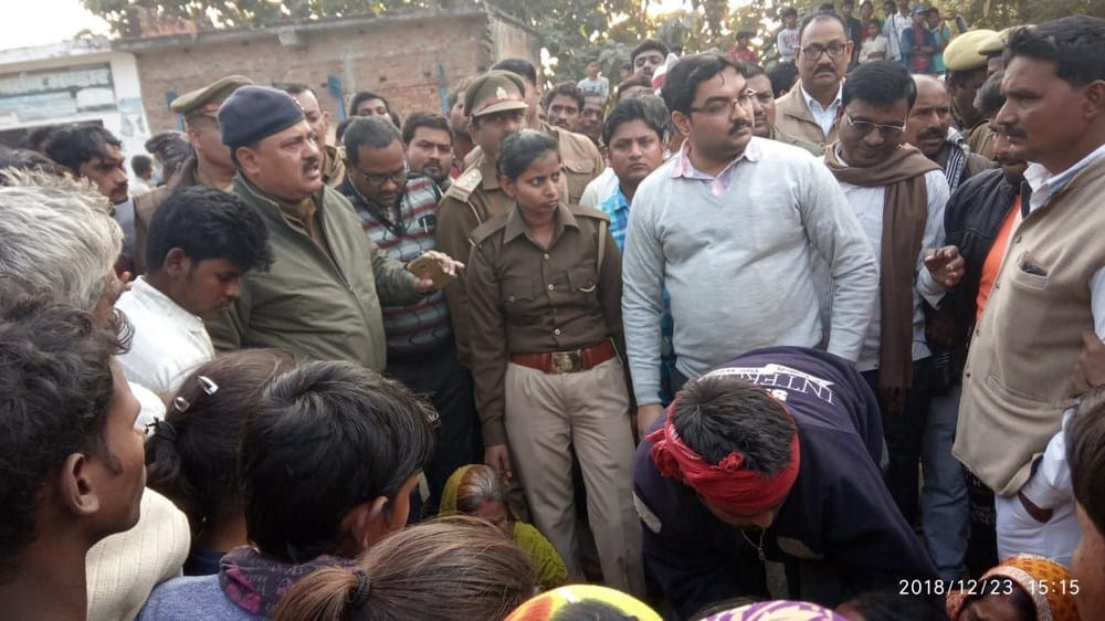 during crossin road a girl student died