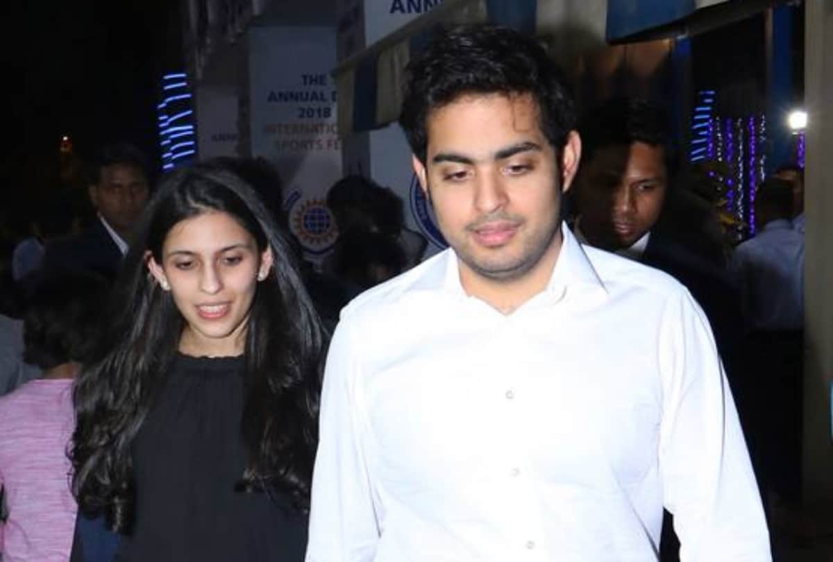mukesh ambani son akash and anant ambani on trip video viral