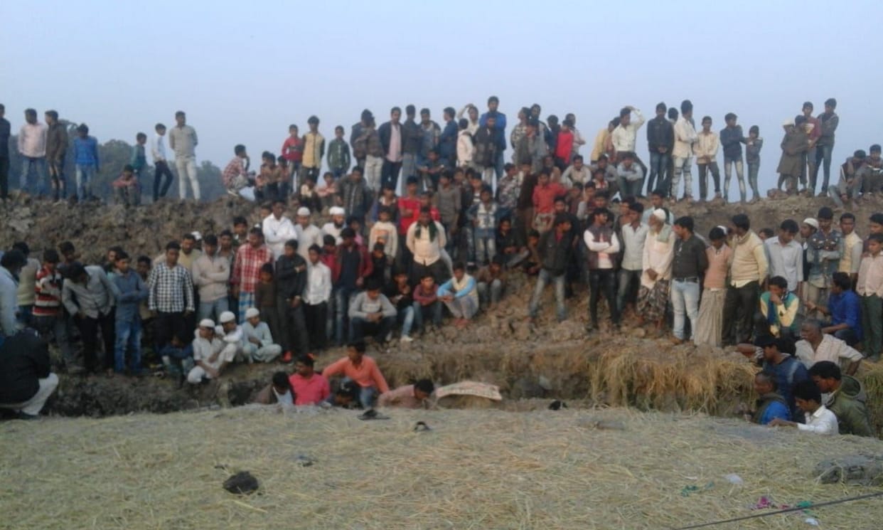 मिट्टी के नीचे दबने से किशोर की मौत