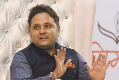 amish tripathi in yuva kumbh in lucknow.