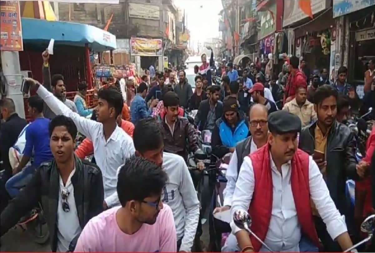 bigg boss deepak thakur supporters run a bike rally in the town