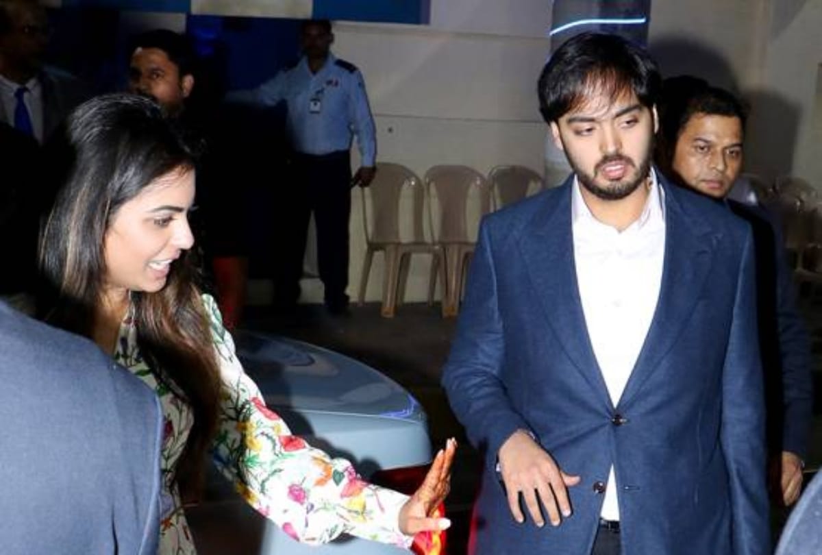 isha ambani and anand piramal first appearance after wedding