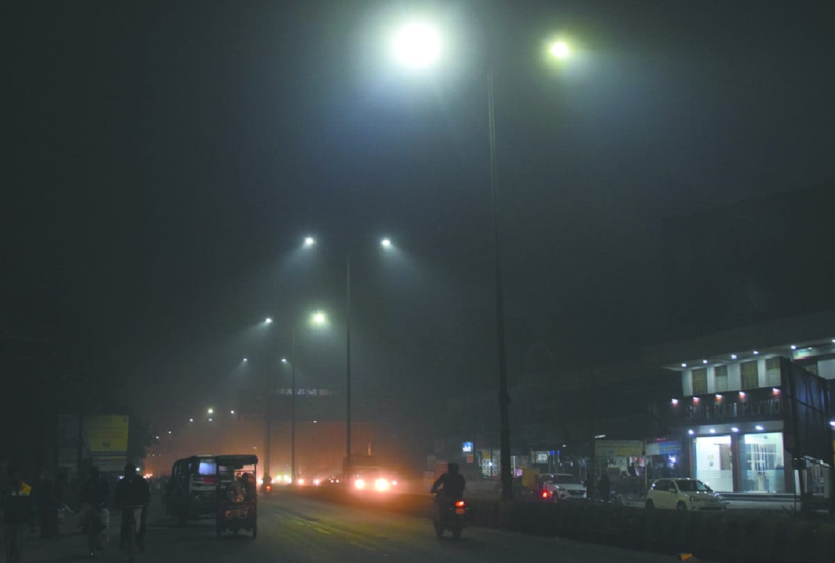 Meerut, West UP in grip of tremendous cold temperature reached zero temperature at Muzaffarnagar