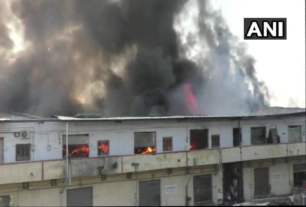 Fire breaks out in a godown in Bhiwandi Maharashtra, Fire tenders present at the spot
