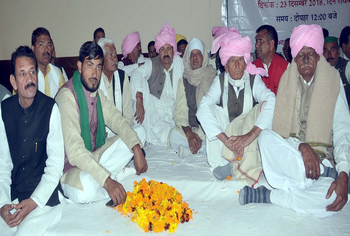 Chaudhary Naresh Tikat said, former Prime Minister Chaudhary Charan Singh used to work for farmers