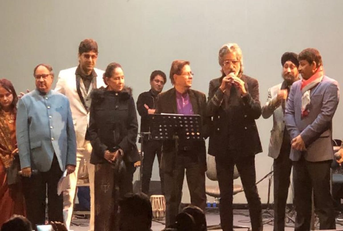 celebrity boom at ab mujhe udna hai short film screenig in delhi