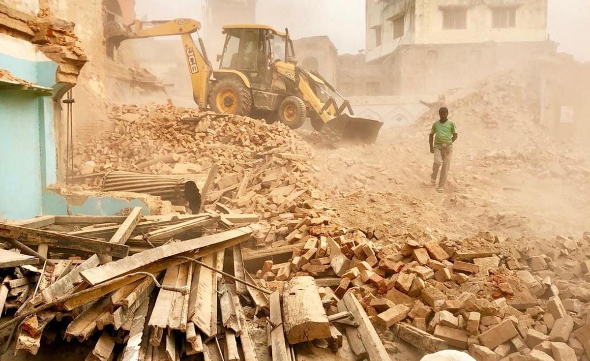 Pakke mahal area building broke by JCB