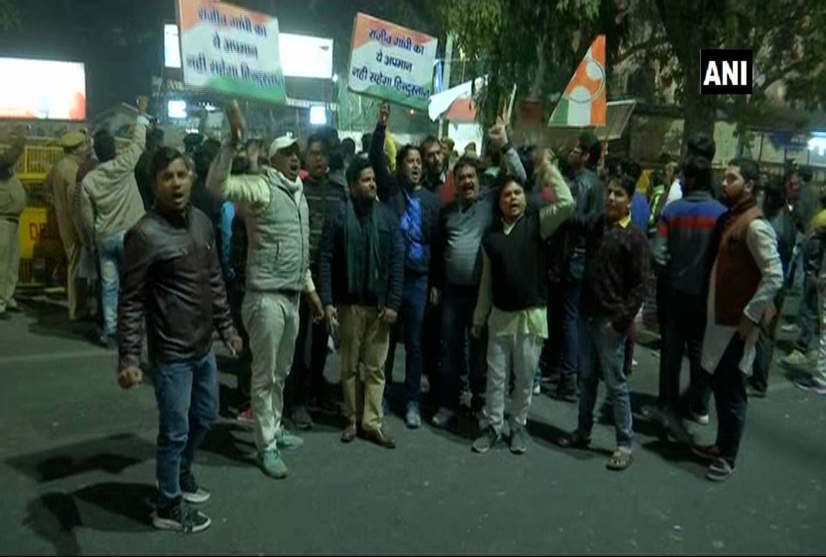 Youth Congress protested at AAP party office over Rajiv gandhi Bhart Ratna award