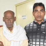 शहीद हरेंद्र यादव के पिता व उनका भाई नागेंद्र यादव।
