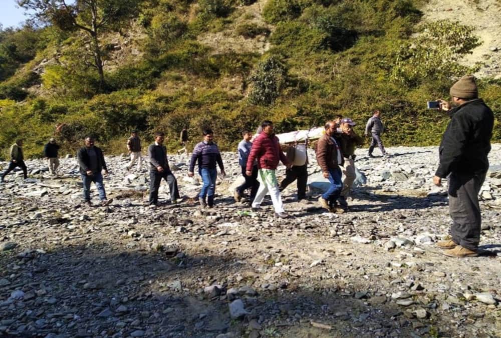 Burnt Girl student funeral in pauri emotional photos