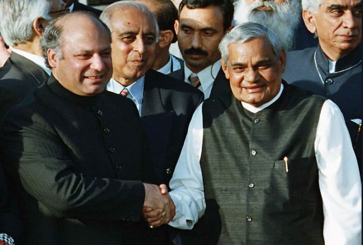 Atal Bihari Vajpayee And Dilip Kumar Friendship Story on His Birthday